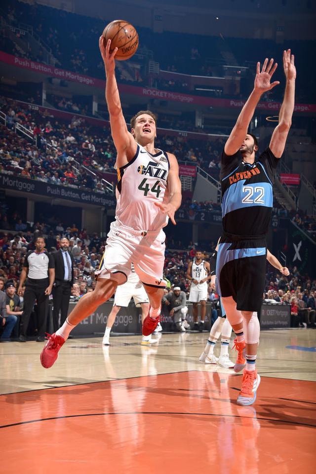 重磅！窗口期塞维利亚调整名单以备社区盾犹他爵士围绕全明星赛内部沟通，风云突变金州勇士今晚豪取连胜的简单介绍